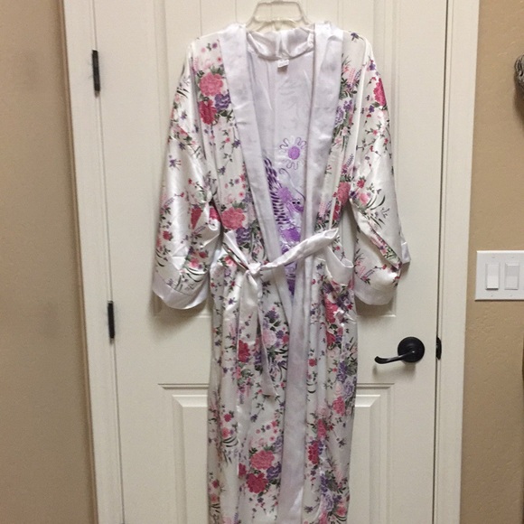 Women’s Vietnamese 💯 silk reversible KIMONO ROBE